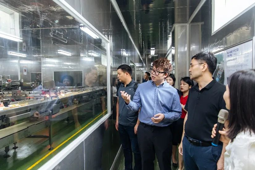 人民网“行进中国”广东调研采访团走进华美 人民网“行进中国”广东调研采访团走进华美